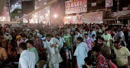 govardhan mein pag-pag mein dekhane ko mil rahee aastha