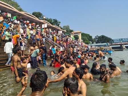 Buddha Purnima: Ganga Ghats of the district reverberated with the chants of Har Har Gange