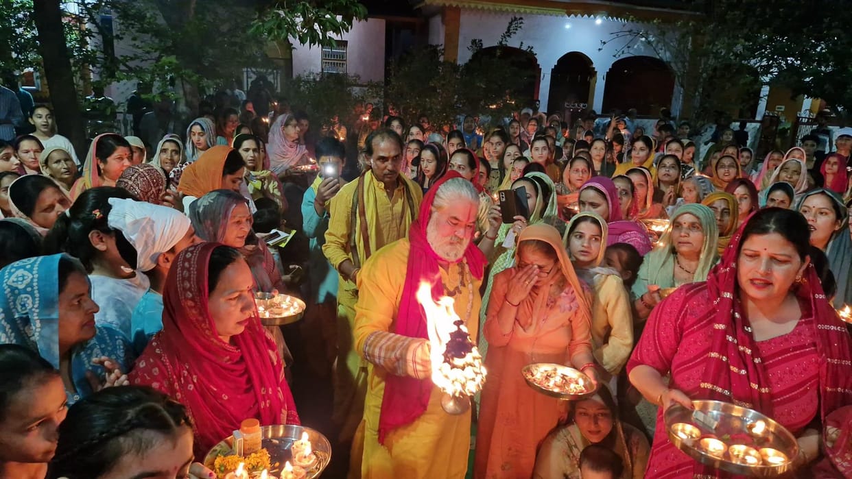 Celebrated the birth anniversary of Lord Shri Hari's Narasimha incarnation by performing Maha Aarti