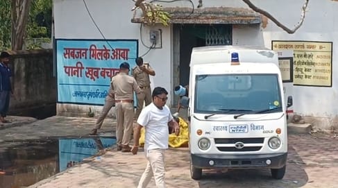 मॉर्चरी में लाया गया शव।
