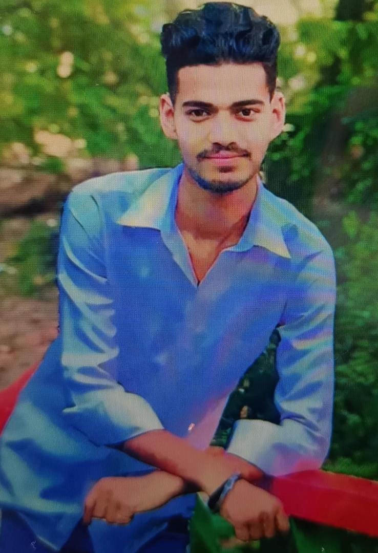High speed bike collided with divider, ironBusinessman's son died, friend injured