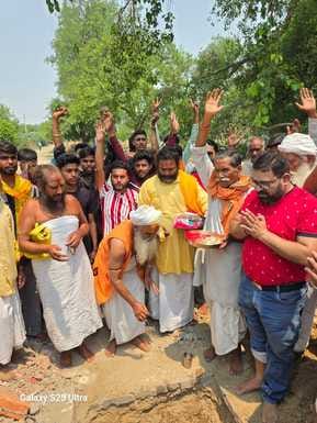 Activists of Hinduist organization started the construction of Yagyashala