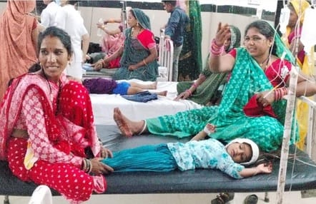 आष्टा अस्पताल में भर्ती बच्चे।