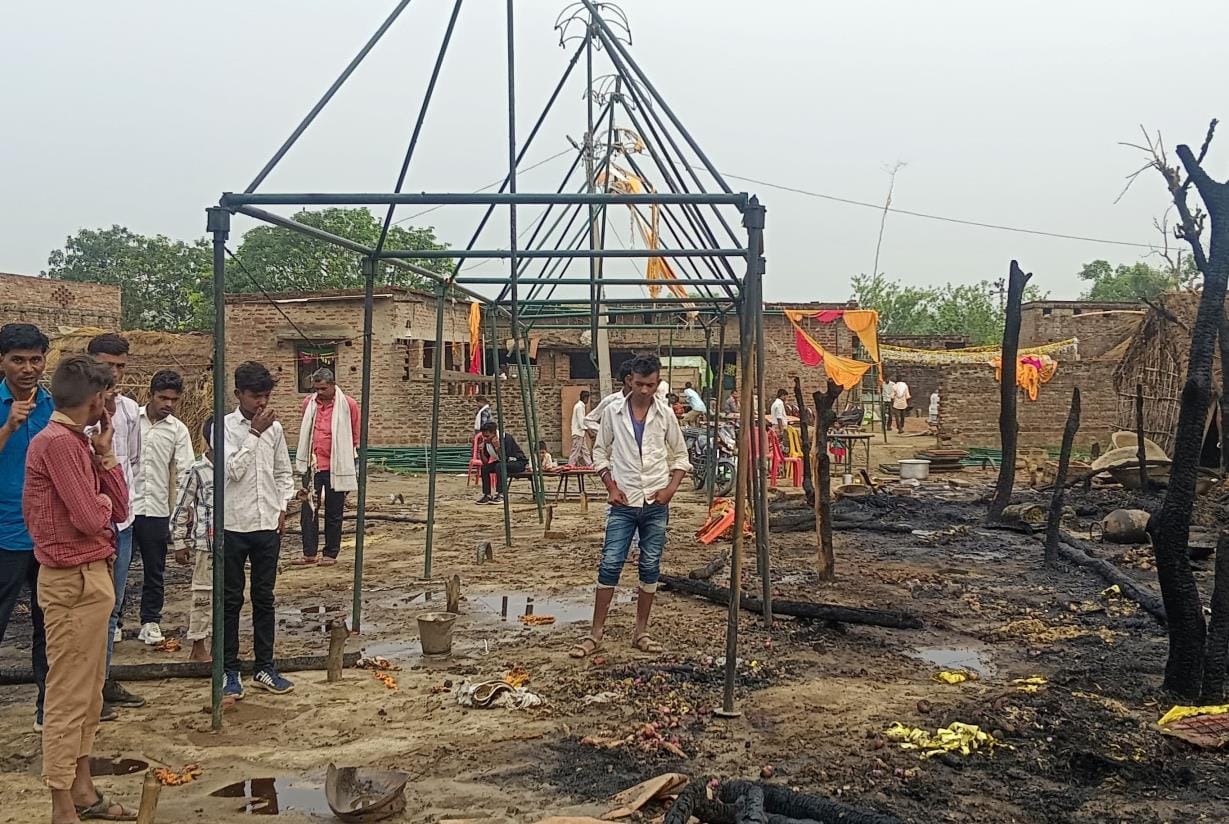 Seven houses burnt due to cylinder explosion, chaos ensued