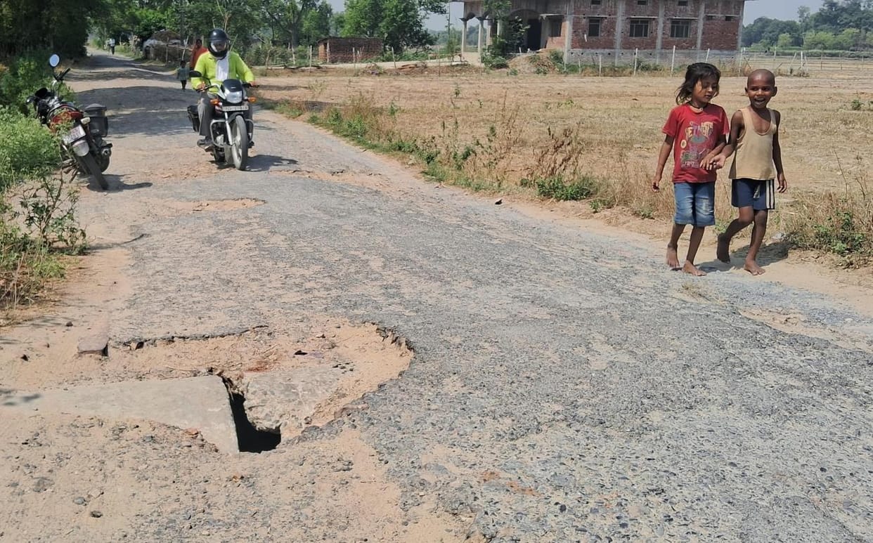 Katka to Baba Govind Saheb road in bad condition, devotees and passersby troubled