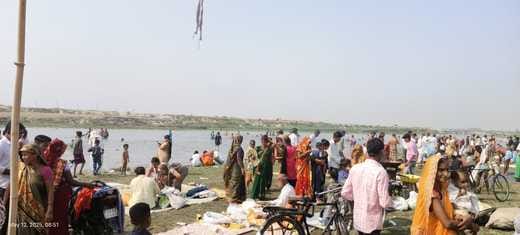 Buddha Purnima: Devotees took a holy dip in the Ramganga river