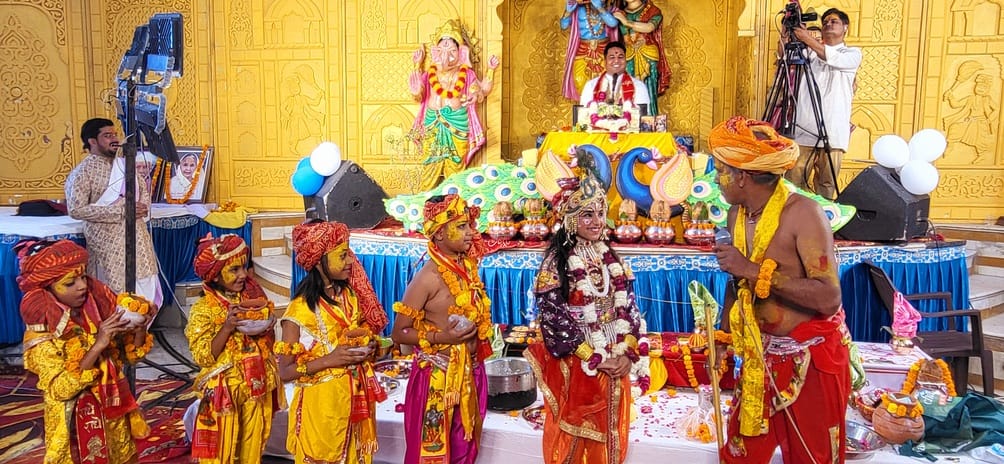 Lord Krishna lifted Govardhan and dispelled the pride of Indra