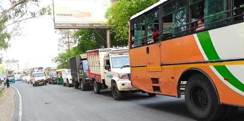 Traffic jam on Hindon river bridge, ambulance and ASP's car stuck