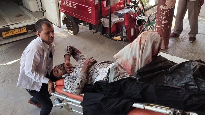 A young man fell while boarding a moving train, his leg got cut