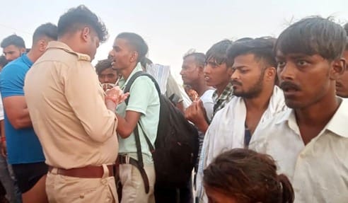 Three youths of Hathras were swept away while bathing in Ganga, two died