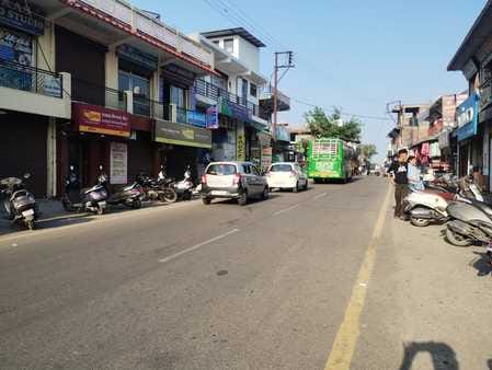 Vehicles are being parked haphazardly in Mahre Bazaar, increasing risk of accidents