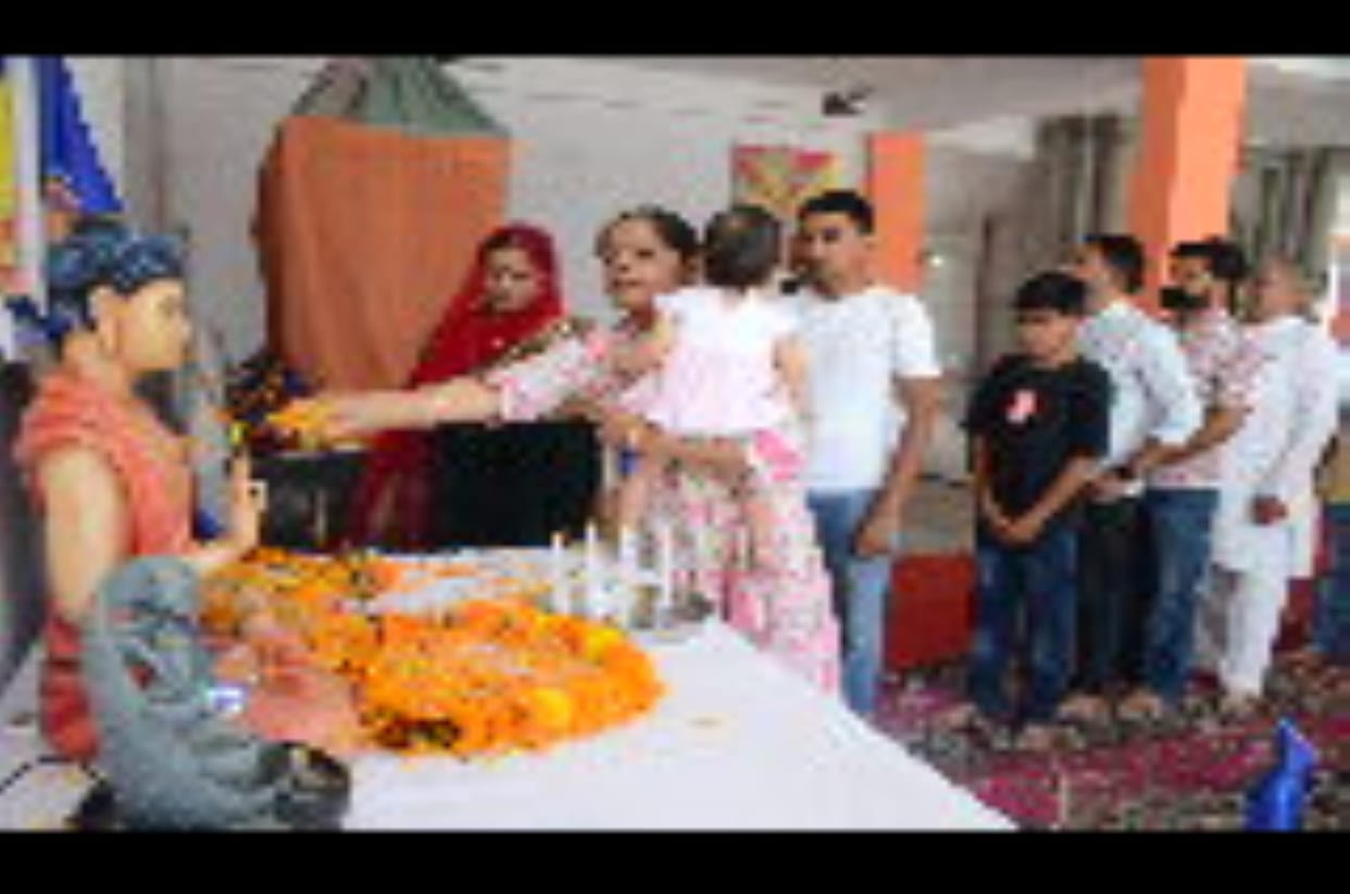 Devotees paid homage to Mahatma Buddha