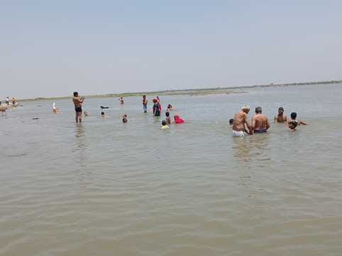 Devotees took a dip in the Ganga chanting 'Har Har Gange'