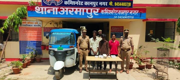 Three robbers arrested with stolen mobiles