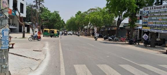 The scorching sun increased the trouble, there was silence on the roads in the afternoon