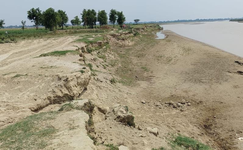 The gap in Bhojpur-Shahpur embankment increases the difficulty