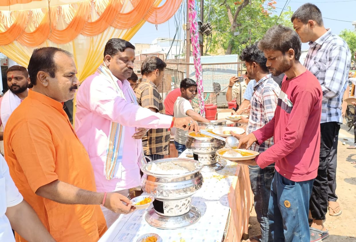 Sundarkand recitation and feast were held on Bade Mangal