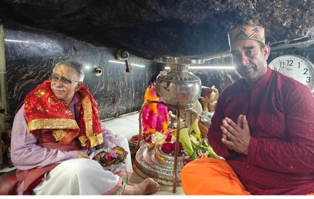 Justice Sanjay Karol bowed down in the court of Maa Chamunda