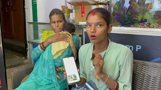 In Jogindernagar, a migrant woman was duped by luring her to buy an expensive phone at a low price