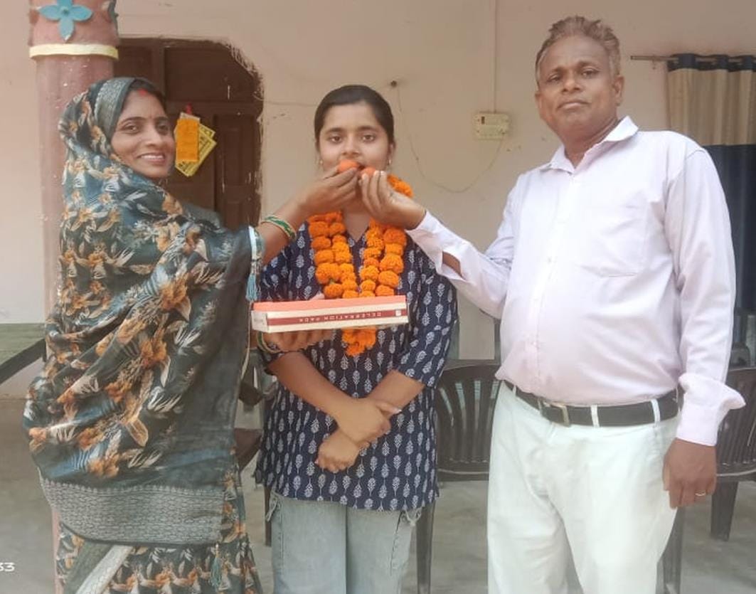 BC Sakhi's daughter Anshika became the second topper of the district