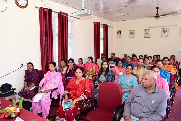 Agricultural University is preparing Krishi Sakhis for natural farming