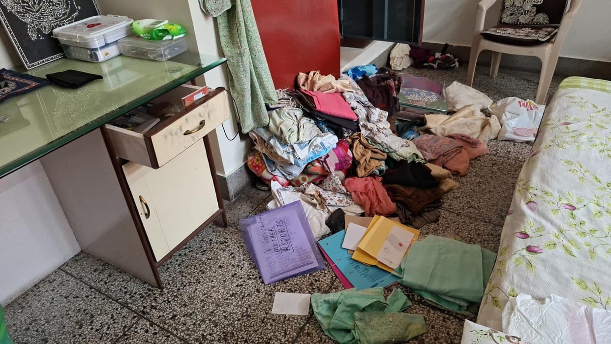 Jewellery and cash worth lakhs stolen from a closed house in Krishna Colony
