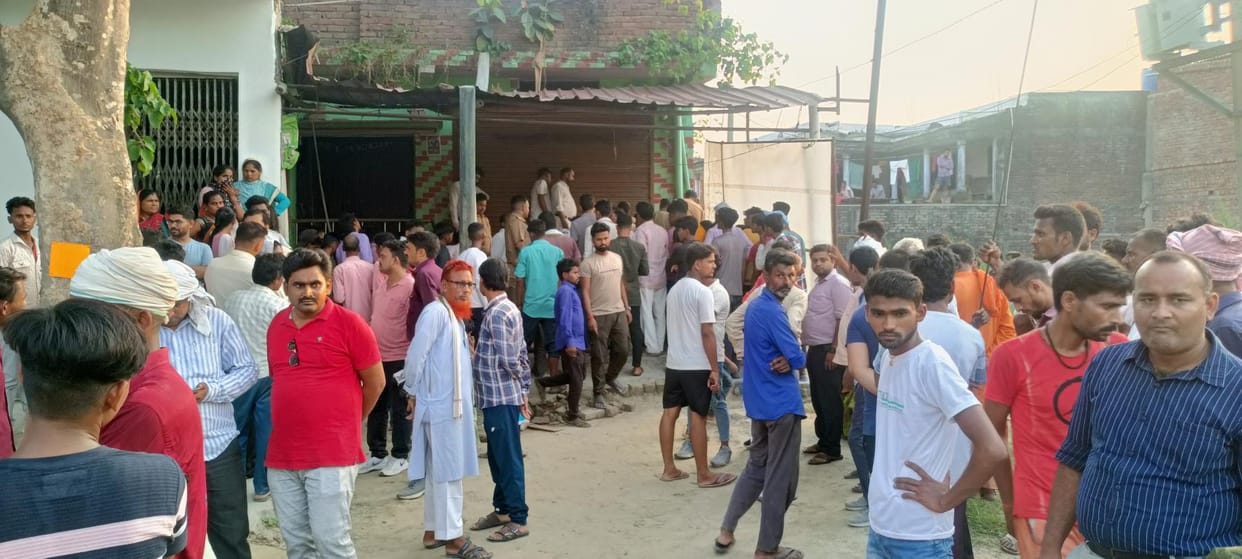 Uproar over the death of a pregnant woman in Kotwa Kala, relatives block the road