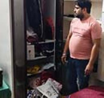 Thieves stole jewellery and cash worth lakhs