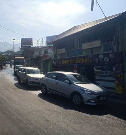 One kilometer long jam in Baijnath market
