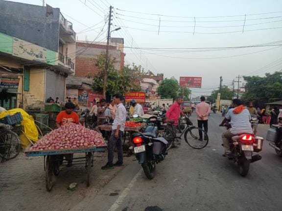 Traders are facing a tough situation in the old vegetable market, lack of facilities