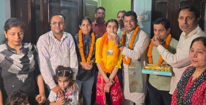 Chief Minister Dhami congratulated Kritika over the phone