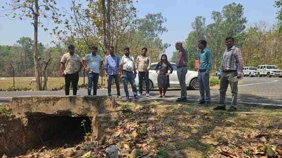 The joint team took stock of the water drainage from Tanakpur to Banbasa