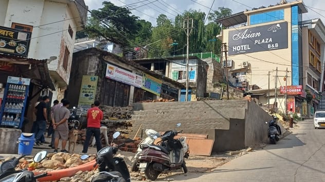 Work on Fawwara Chowk has started, it will be decorated with attractive lights