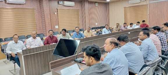 Opposed the overbridge and underpass at Dhimanpura railway crossing
