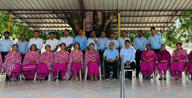 Teachers adopted a special dress code in Rahaan School
