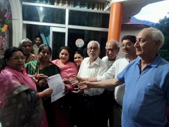 A memorandum was submitted to the MLA demanding the early construction of the railway line