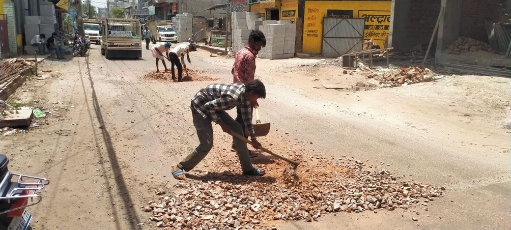 Work to fill potholes in the city begins before CM's thanksgiving rally