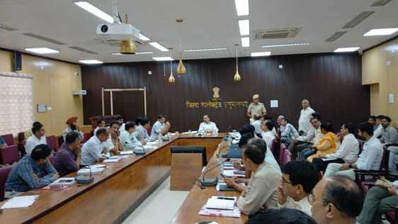 जनसुनवाई में जिला कलेक्टर ने