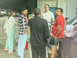 The head of the municipality went out for inspection at night and saw the arrangements of street lights