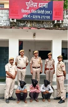 पुलिस गिरफ्त में आरोपी।