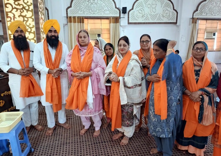 The congregation welcomed the nominated member of HSGMC, Bibi Kartar Kaur in the gathering