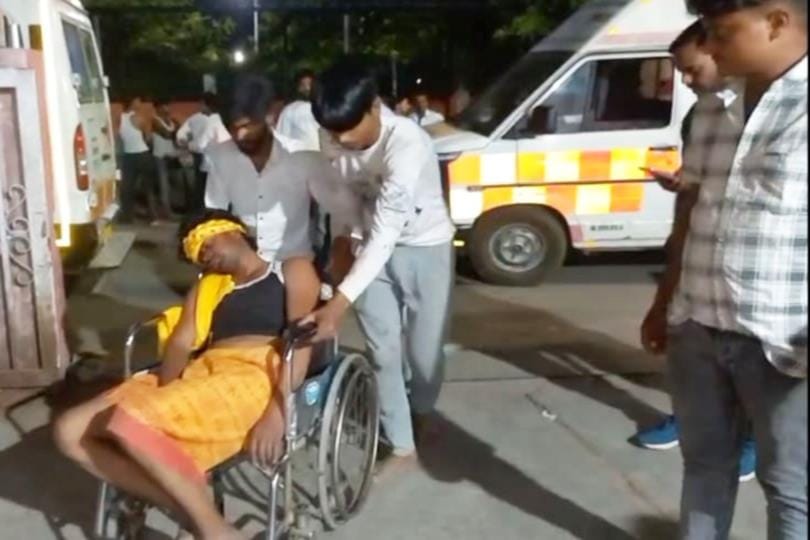 Chaos and stone pelting on demanding payment for milk, 20 people injured