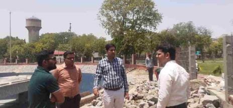 70 percent of the town park and 62 percent of the Amrit Yojana work has been completed, the municipal commissioner reviewed the development works.