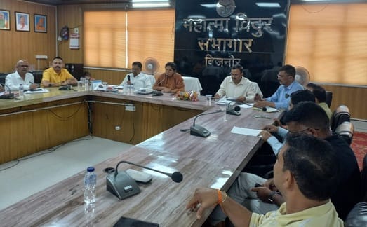 MD reprimanded officers for traders' complaints and delay in work