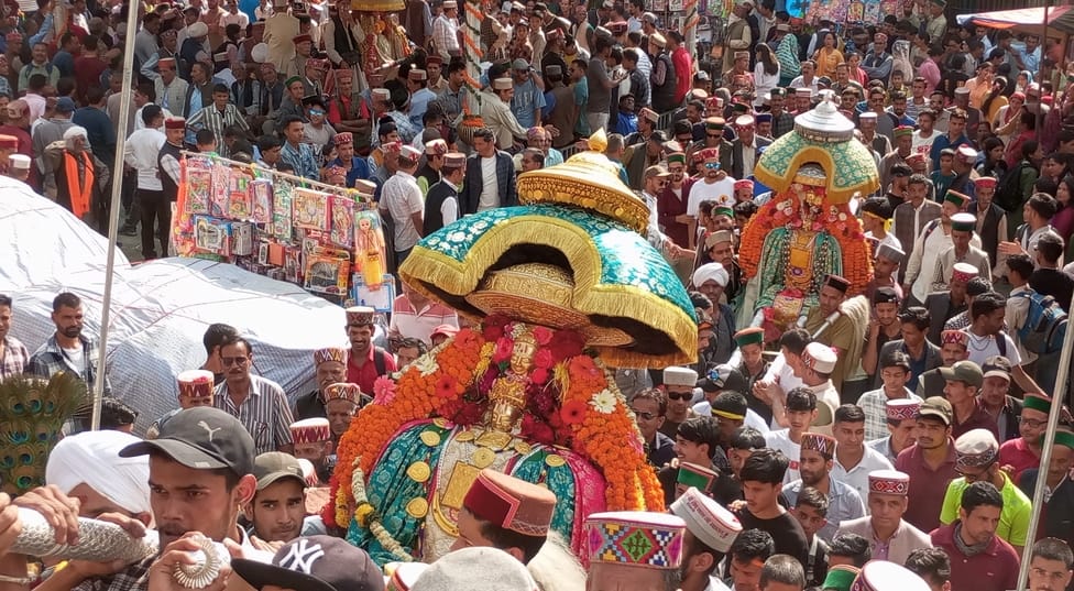 Banjar fair... people made the festival colorful with galanda