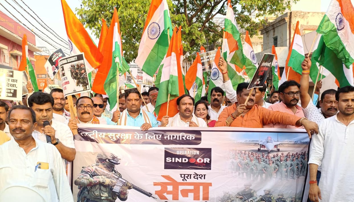Tricolor procession taken out and paid homage to the brave soldiers