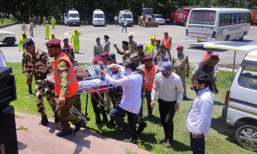 Artificial lake formed due to landslide, people trapped in Kariyan rescued