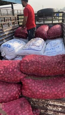 Smuggling of poppy husk by hiding it in onion sacks