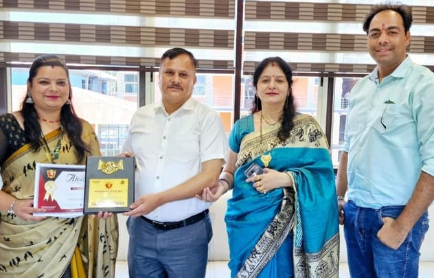 Navjyoti gets Principal of the Year Award