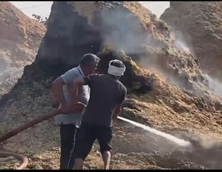 Eight bundles of straw were burnt due to fire